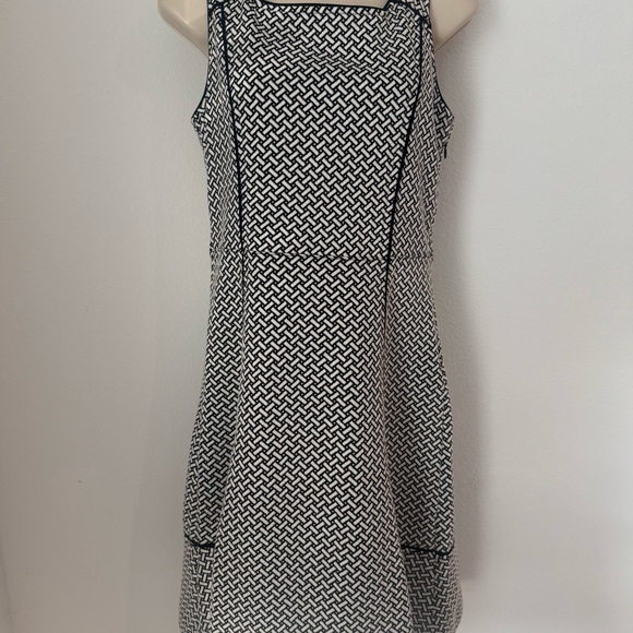 Lands End Black and White A-Line Dress-Size Medium Preppy Classic Work - Picture 5 of 6